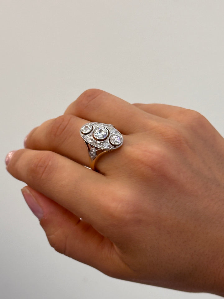 Bague Art Déco en or jaune et blanc sertie de diamants – Époque 1920-1930